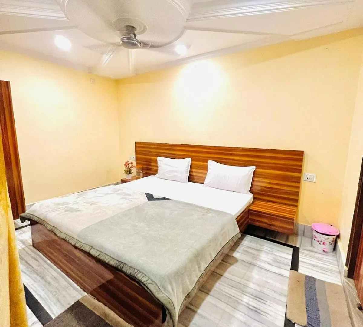 Aarya Home Stay Varanasi India